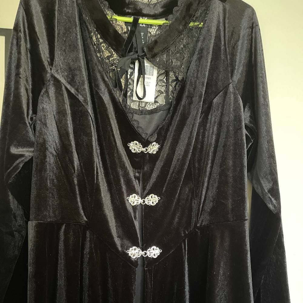 NWOT Aura Black Velvet Hi-Lo Jacket Dress